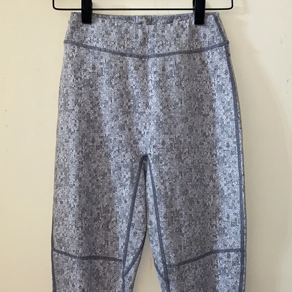 Gymshark Dry Fleur Texture Gray Leggings Size S - Picture 11 of 14